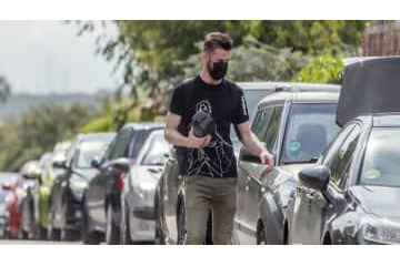 デ・ヘア＆ショウ、駐車違反で捕まる 画像