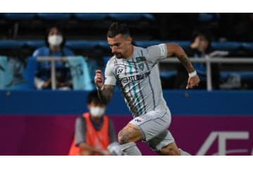 福岡、無敗の川崎を撃破！クルークスの超ゴールがエグすぎる 画像