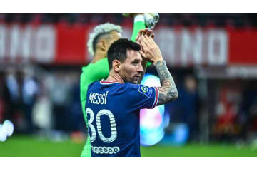 PSGデビューのメッシ、相手GKに神対応！話題のシーンがこちら 画像