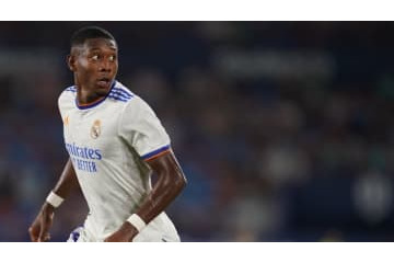 「挑発したくはなかった」 アラバ、怒られたレアルでのキスを説明 画像