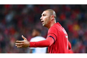 W杯予選はここまでやる！？物議を醸す「ずっこけPKダイブ」がこちら 画像
