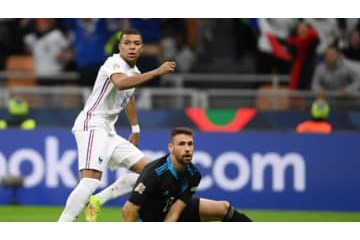 エムバペの疑惑ゴール、なぜオフサイドではないのか　その「理由」が判明 画像