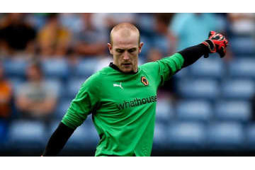 失点にキレたGK、ミスった味方をブン殴って一発退場！衝撃シーンがこれ 画像