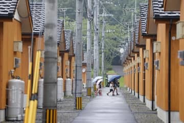 政府、仮設住宅の入居1年延長へ 画像