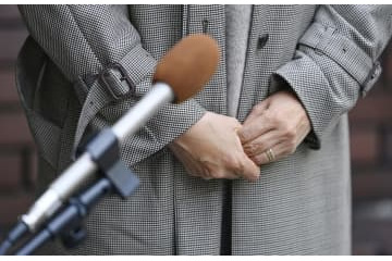 財務相に元職員妻が抗議文提出へ 画像