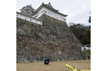 姫路城すす払いで陸自隊員が落下 画像