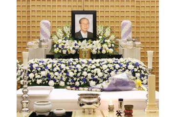 拉致家族の飯塚繁雄さん告別式 画像