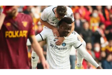 バロテッリ、ドヤ顔で超ゴール！「時速123kmの弾丸ミドル」がこれ 画像