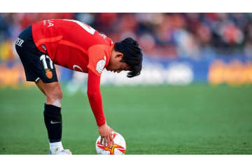 美麗FKを決めた久保建英。日本代表の課題「セットプレー」にこう思う 画像