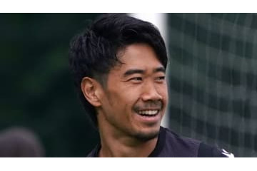 STVV加入の香川真司！「10番」ユニを身に着ける 画像