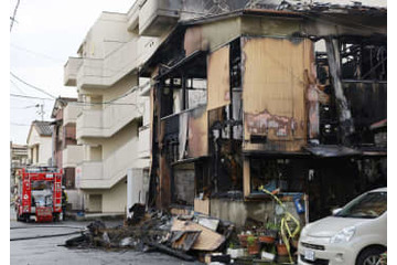 北九州で共同住宅全焼、2人死亡 画像