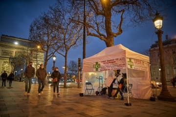 フランス、屋外マスク義務解除 画像
