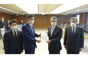 馬毛島、市長「基地反対」軟化 画像