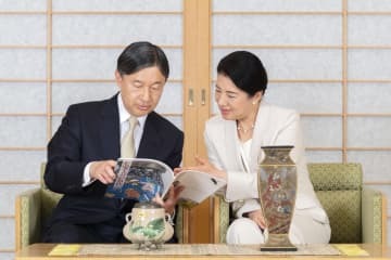 天皇陛下「支え合い、忍耐強く」 画像