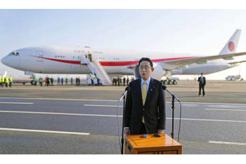 首相、インド向け出発 画像