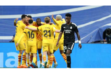 “ダイブ”のレアルFWヴィニシウス、「バロンドール」とバルサDFが煽る 画像