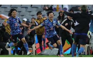 三笘薫、ラスト10分投入で2得点！日本代表のカタールワールドカップ出場が決定 画像