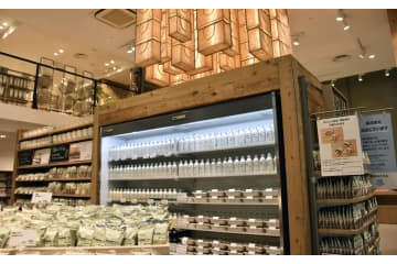 阪急三番街に食強化の「無印」 画像