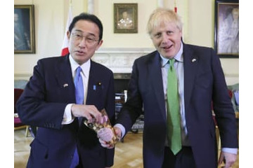 日英首脳、福島産商品味わう 画像