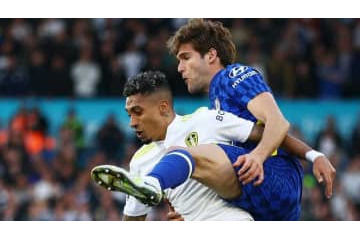 リーズサポ女性「ボール返さず」…アロンソに笑われ、ラフィーニャに怒られる 画像