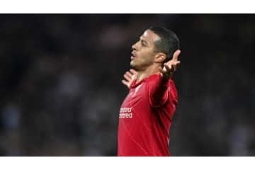 内田篤人、リヴァプールMFティアゴの表情にイラつく！「自己満プレー」と斬る 画像