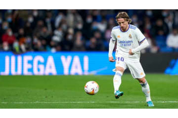 「モドリッチの必殺技をマネたら足首壊れる」19歳カマヴィンガがビビる 画像