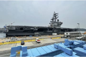 米原子力空母が横須賀出港 画像