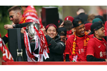 南野拓実も参戦！リヴァプールの優勝パレードがすごいことになる 画像