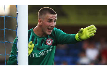 GKがゴールポストを動かしてゴールを縮める！「衝撃の疑惑映像」がこれ 画像