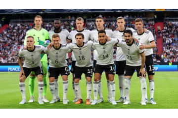 ドイツ代表、「女子代表のユニフォーム」でイングランド戦を戦った理由 画像