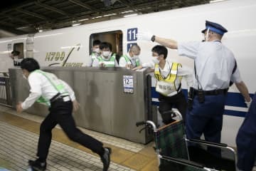 東海道新幹線で防犯訓練 画像