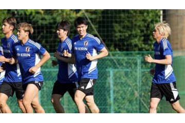 長期離脱から復帰の冨安健洋。森保監督「右SB起用もある」 画像