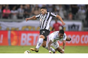 こんなの初めて見た…フッキの爆弾フリーキック、「跳ね返り」がやばい 画像