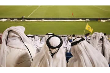 「新進気鋭の女性アーティスト」がデザイン、カタールW杯公式ポスターがカッコイイ 画像