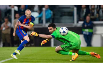 「イニエスタがバロンドール受賞してないのは不当」ブッフォンが言う 画像