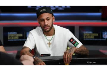 ネイマール、恐怖に震える…窓ガラスの異常で飛行機緊急着陸 画像