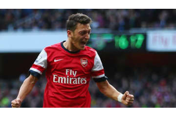 アーセナルに断られたイグアイン、「エジル爆買い」に仰天する 画像