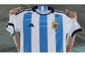 アルゼンチン代表、カタールW杯に向けた新ユニフォーム発表！「国の象徴」を背負うデザイン 画像
