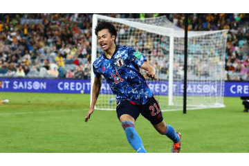 三笘薫、ブライトンで初練習！伊東純也を知る選手に話しかけられる 画像