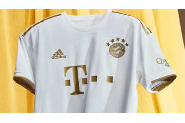 バイエルン、2022-23新アウェイユニフォーム発表！初の「ホワイト×ゴールド」デザイン 画像