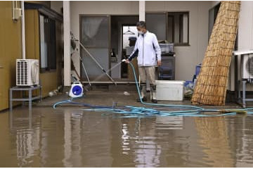 大雨被害、各地で復旧作業 画像
