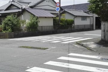 幼稚園児の列に車突っ込む 画像