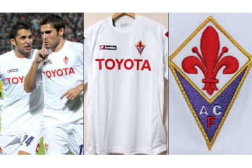 フィオレンティーナの旧エンブレムを楽しむ！今こそ推したい「懐かしユニフォーム」 画像