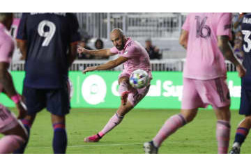 久保も見た！34歳イグアイン、MLSでの無慈悲フリーキックがえぐい 画像