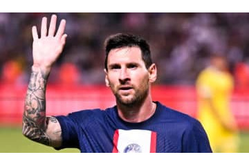 メッシ、警備員に捕まった乱入少年にまた神対応　ロナウドと謎比較も… 画像