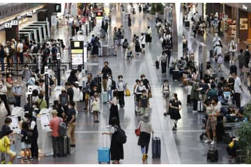 お盆前、早くも帰省や旅行 画像