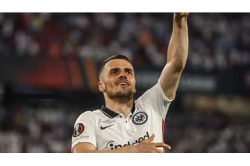 コスティッチ、ユヴェントスに到着！大歓迎される 画像