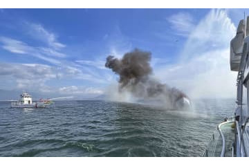 広島市沖で旅客船炎上 画像