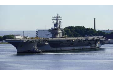 米原子力空母が横須賀に帰港 画像