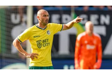 35歳監督、電撃解任…37歳FWユルマズが練習を仕切りだしたワケ 画像